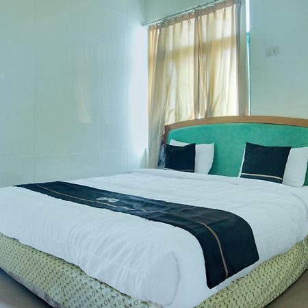 Townhouse Oak Palembang Near Jembatan Ampera Formerly Azzura Hotel 외부 사진