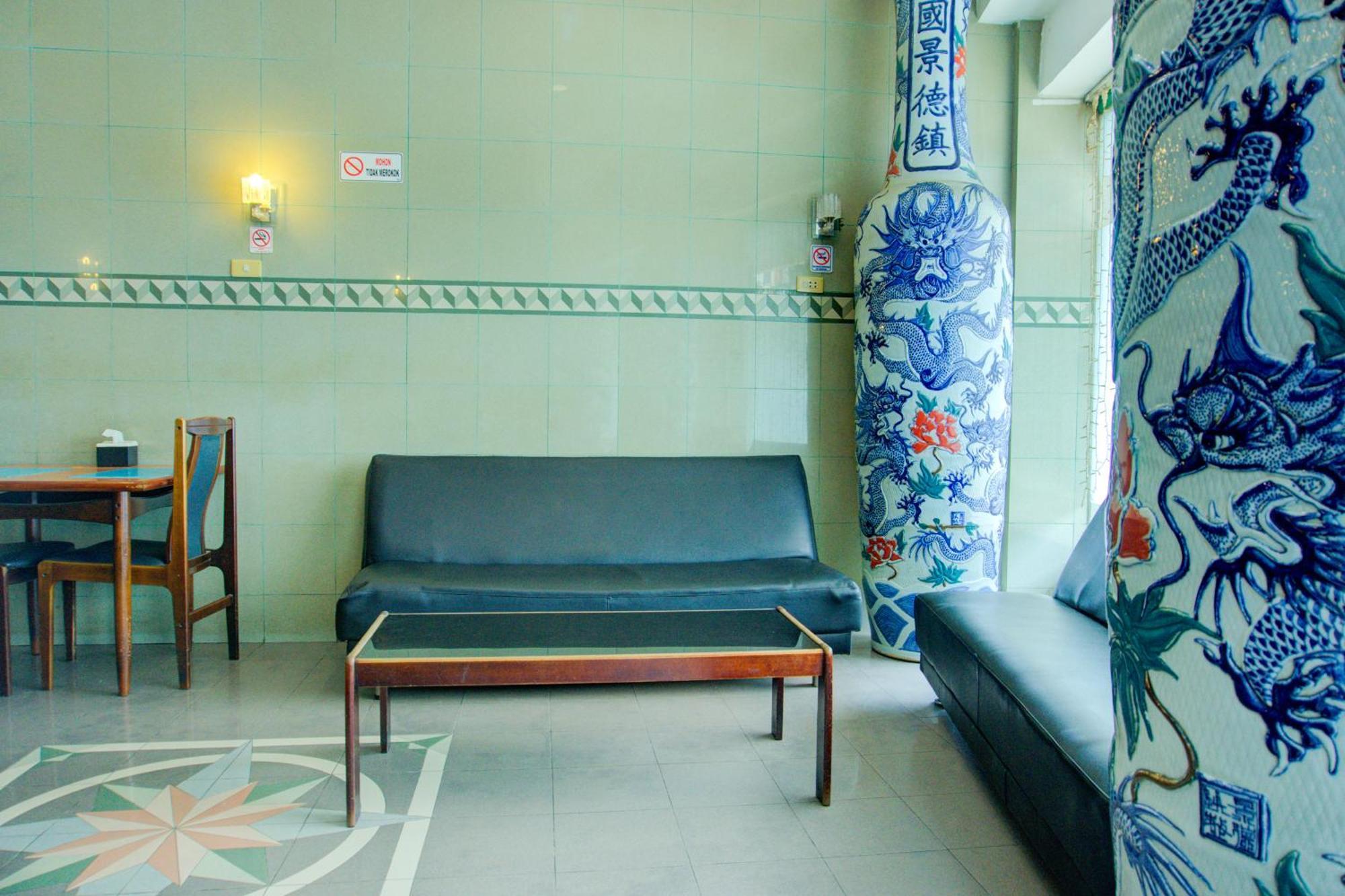 Townhouse Oak Palembang Near Jembatan Ampera Formerly Azzura Hotel 외부 사진