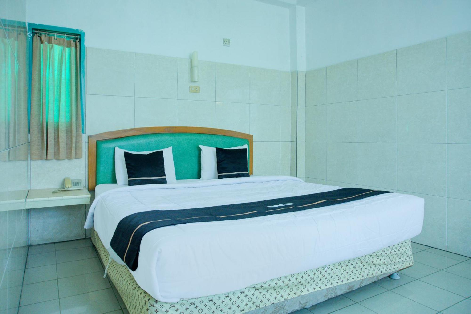 Townhouse Oak Palembang Near Jembatan Ampera Formerly Azzura Hotel 외부 사진
