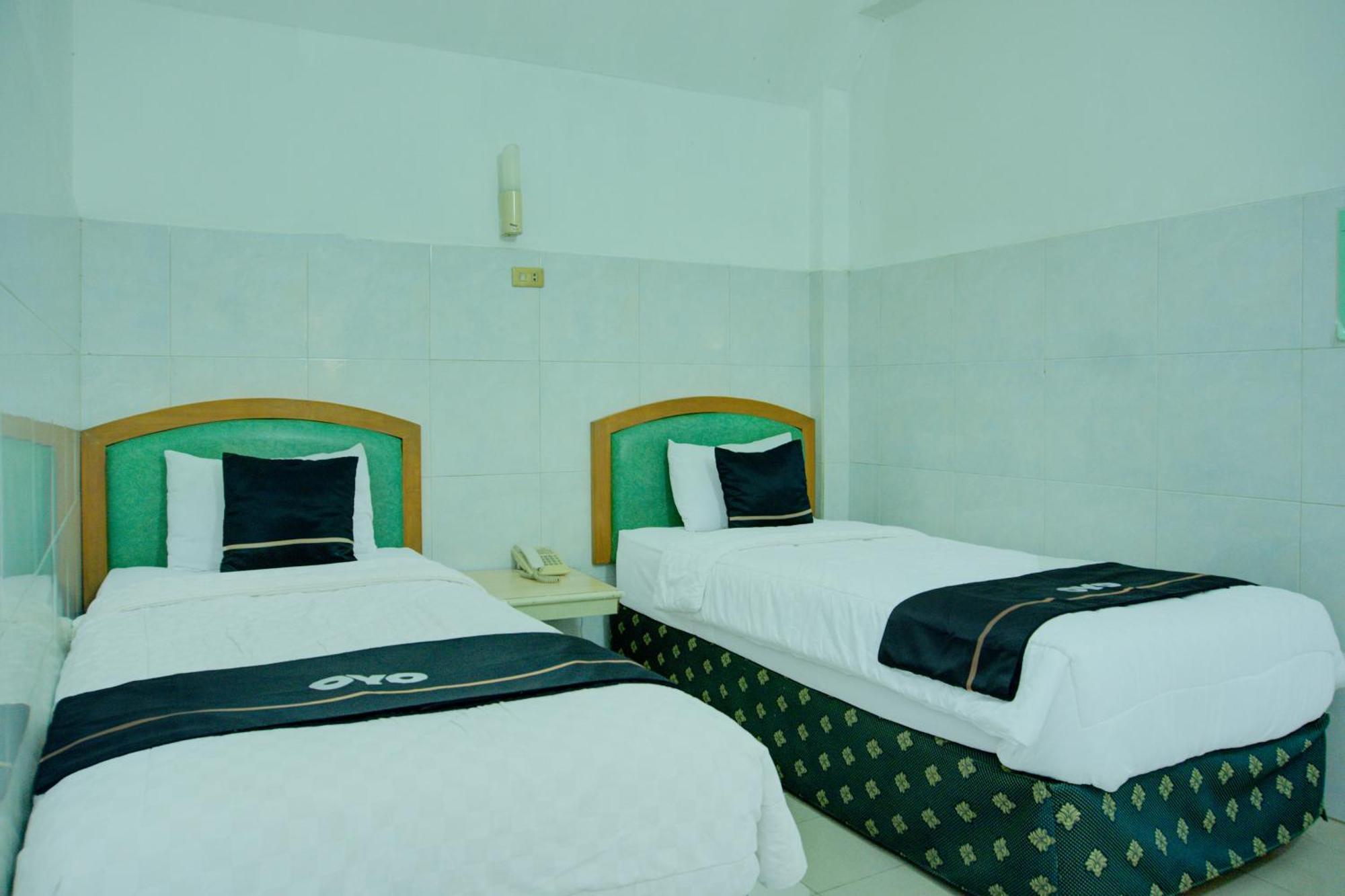 Townhouse Oak Palembang Near Jembatan Ampera Formerly Azzura Hotel 외부 사진