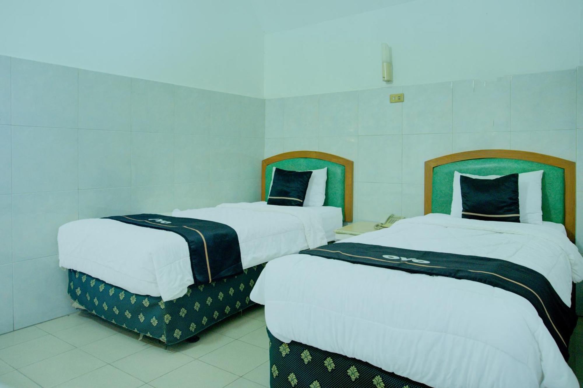 Townhouse Oak Palembang Near Jembatan Ampera Formerly Azzura Hotel 외부 사진