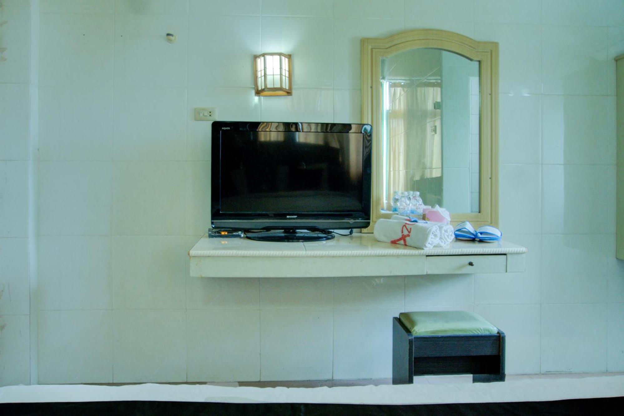 Townhouse Oak Palembang Near Jembatan Ampera Formerly Azzura Hotel 외부 사진