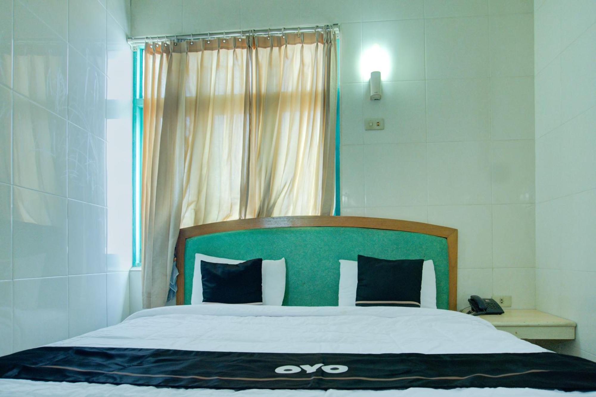 Townhouse Oak Palembang Near Jembatan Ampera Formerly Azzura Hotel 외부 사진